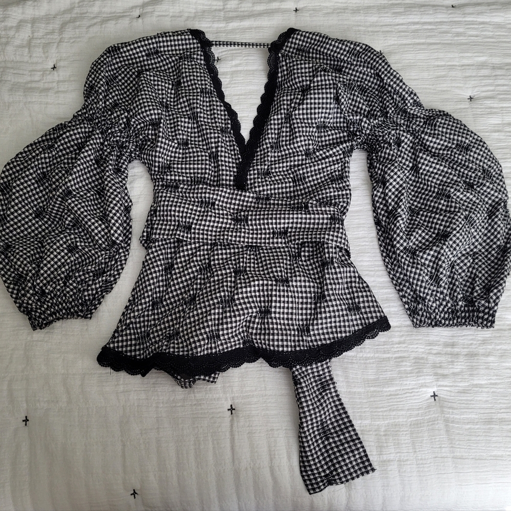 Long sleeve puffy Blouse